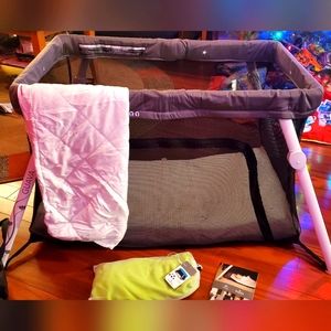 Guava Lotus Travel Crib w/ fitted sheet and UPF 50 Sun Protection Shade